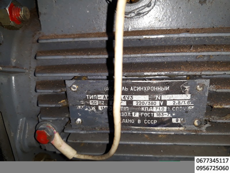 насос вакуумный 2НВР-5ДМ . Насос вакуумный пластинчато-роторный 2НВР-5ДМ соответствует требованиям технических условий  ТУ 26-04-604-79.  Вакуумный электронасос 2НВР-5ДМ роторно-пластинчатый (моноблочный) двухступенчатый предназначен для откачки из герметичных объемов воздуха, неагрессивных газовПРЕИМУЩЕСТВА ― первый отечественный насос, имеющий встроенные отсечной и напускной клапаны;― насос снабжен газобалластным устройством, предотвращающим конденсацию паров воды при откачке паров и парогазовых смесей.  Быстрота действия в диапазоне давлений на входе от атмосферного до     0,26 кПа (2 мм рт.ст.), м3/ч (л/с) 19,8 (5,5) пластинчато - роторных вакуумных насосов 2НВР-5ДМ. 